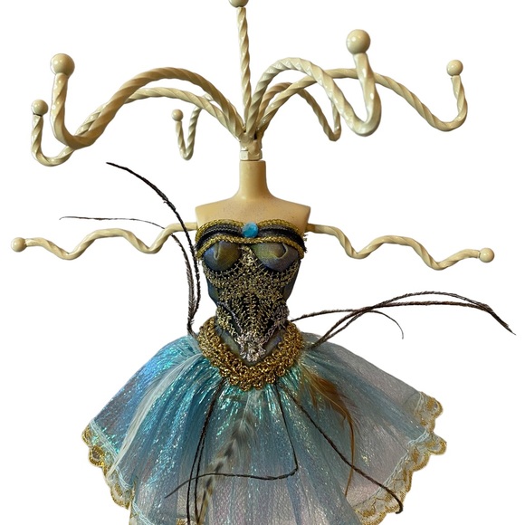 Ballerina Shaped Jewelry Organizer - Picture 7 of 8